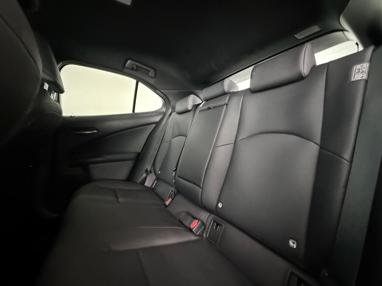 Lexus UX thumbnail Seats Rear