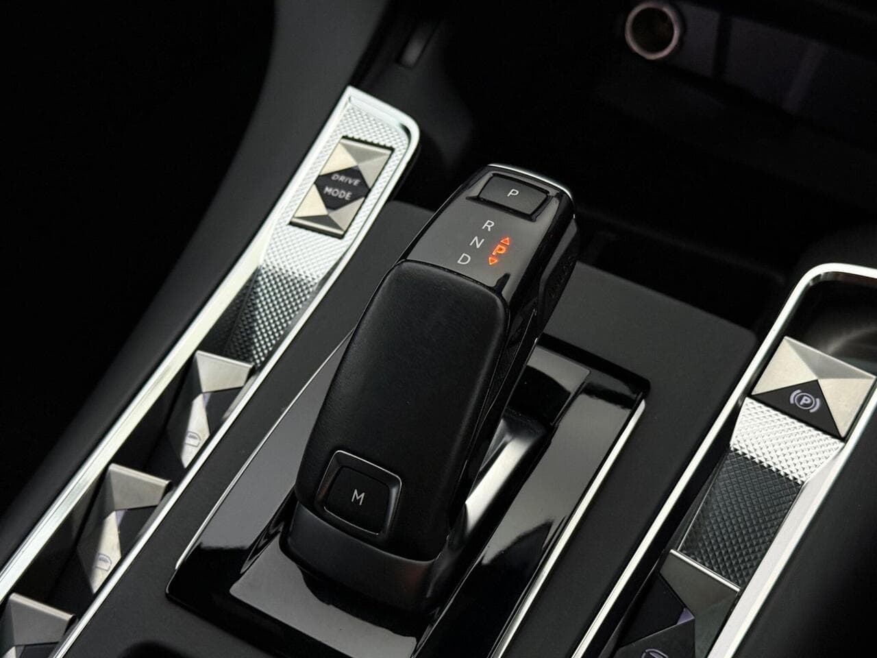 DS AUTOMOBILES DS 7 CROSSBACK thumbnail Interior Front