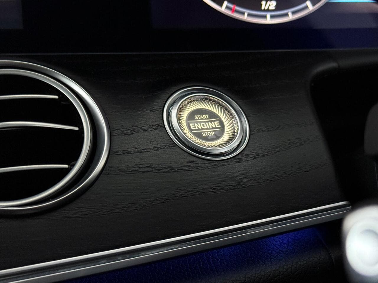 Mercedes-Benz E Class thumbnail Badge Exterior