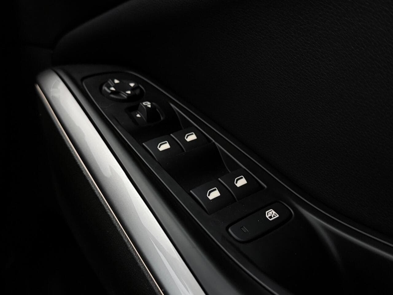 Vauxhall Grandland thumbnail Misc Controls