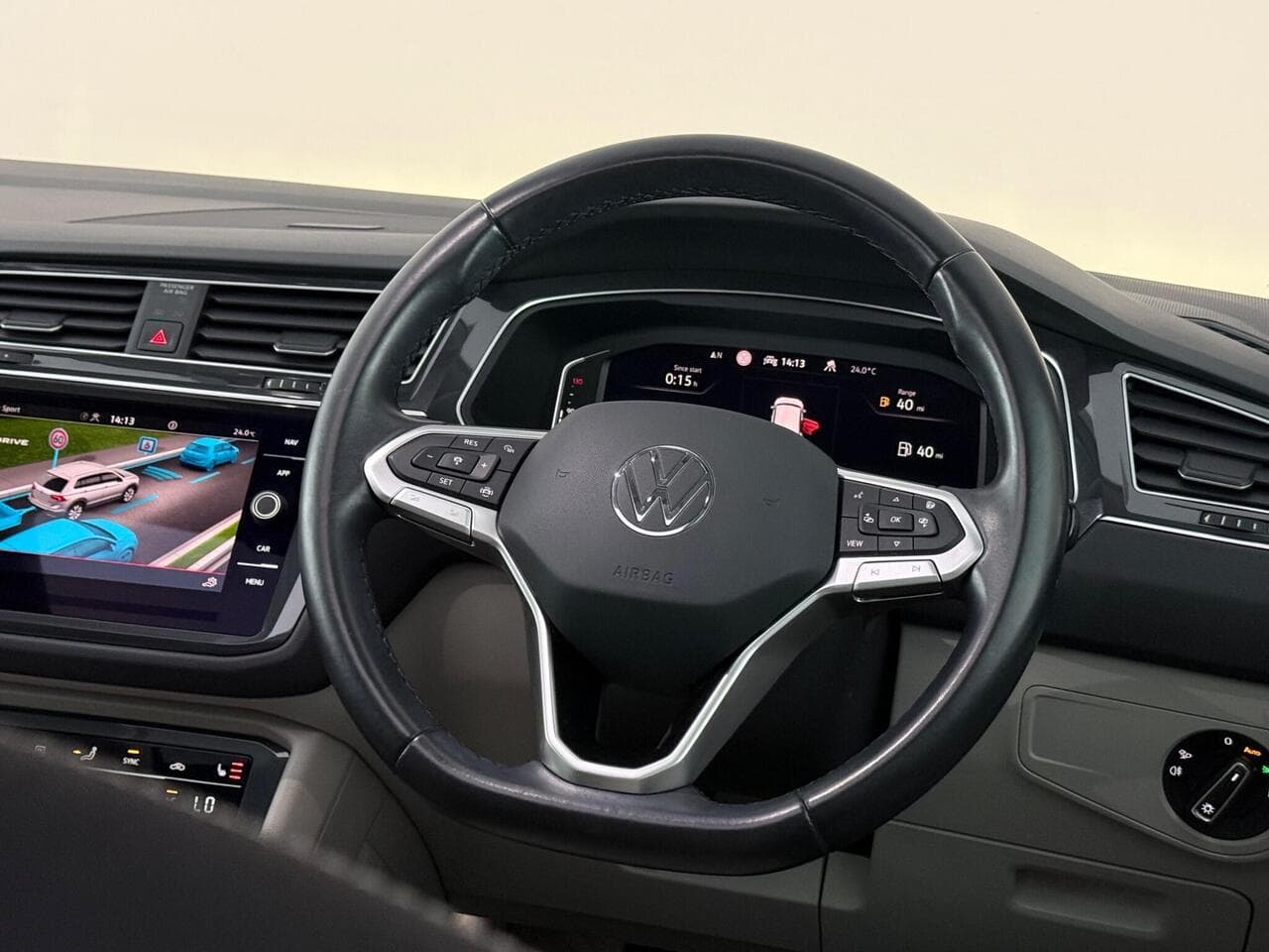 Volkswagen Tiguan thumbnail Steering Wheel