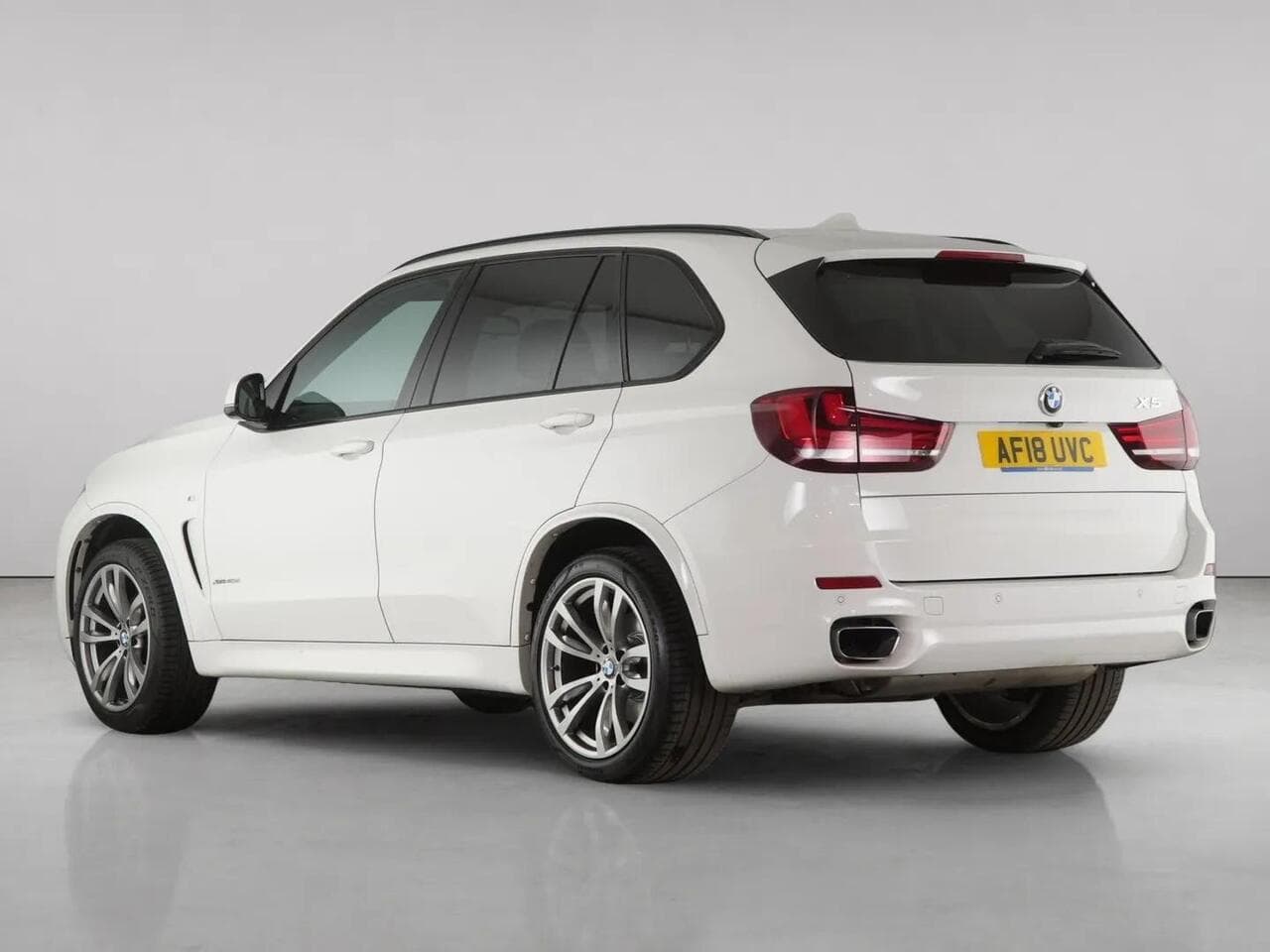 BMW X5 thumbnail Rear Left