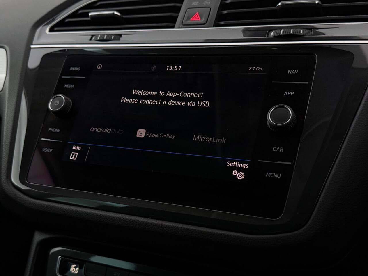 Volkswagen Tiguan thumbnail Infotainment System