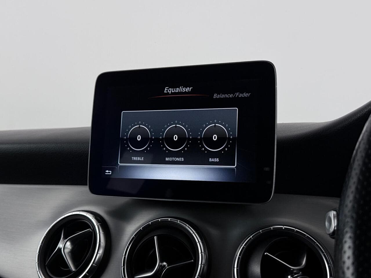 Mercedes-Benz CLA thumbnail Infotainment System