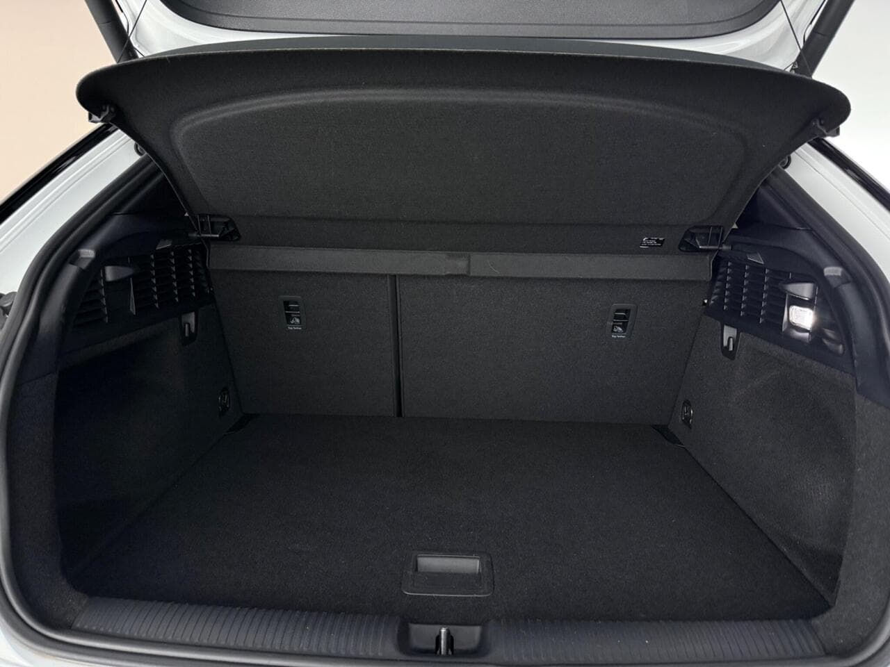 Audi Q2 thumbnail Boot