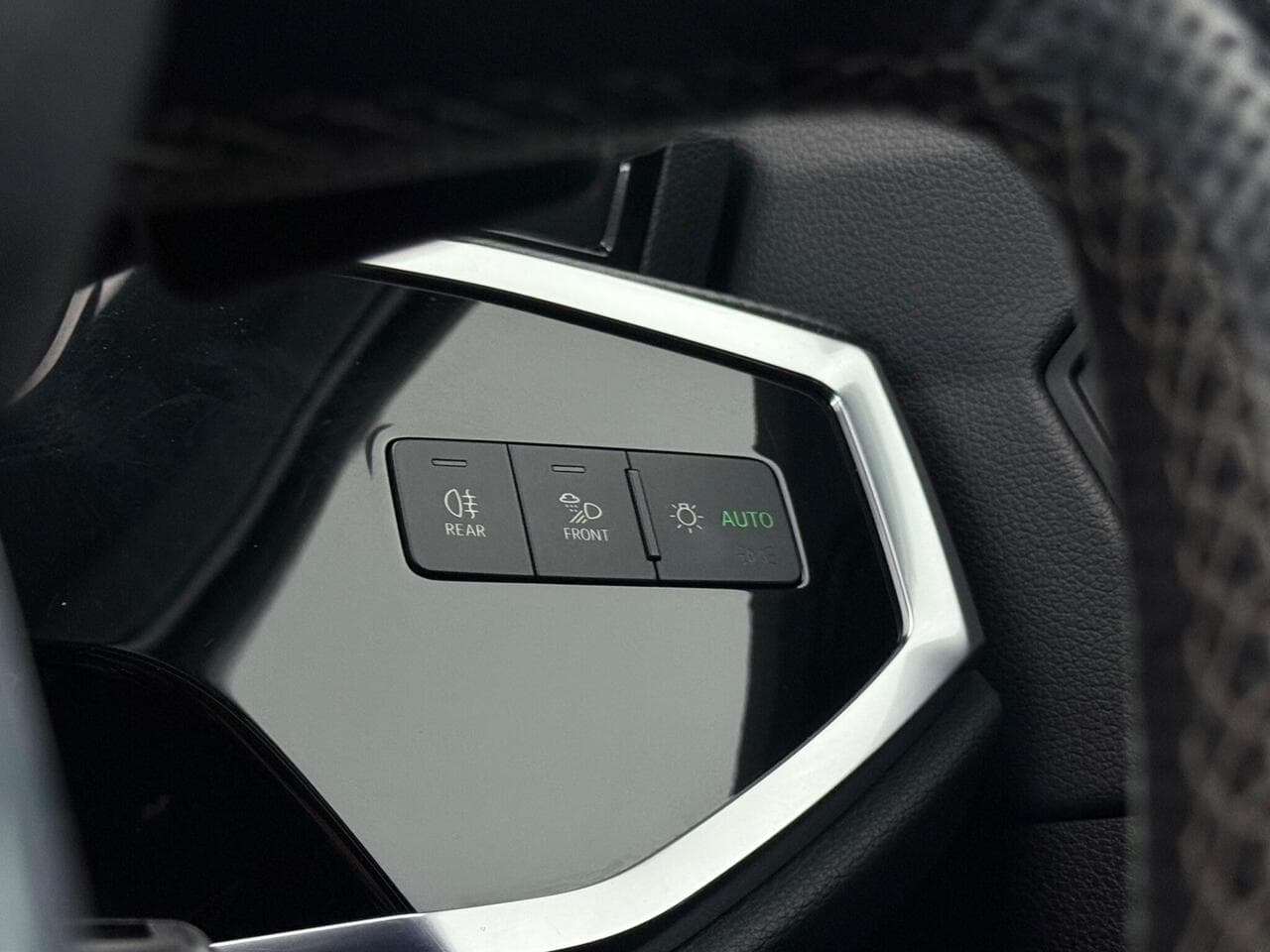 Audi Q3 thumbnail Misc Controls