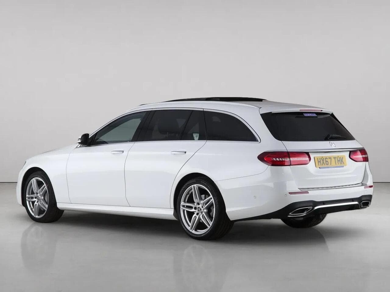 Mercedes-Benz E Class thumbnail Rear Left