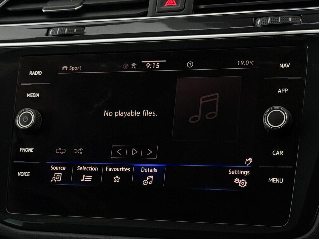 Volkswagen Tiguan thumbnail Infotainment System