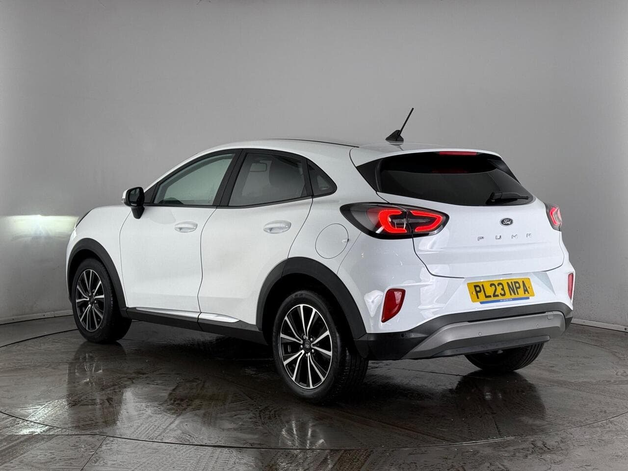 Ford Puma thumbnail Rear Left