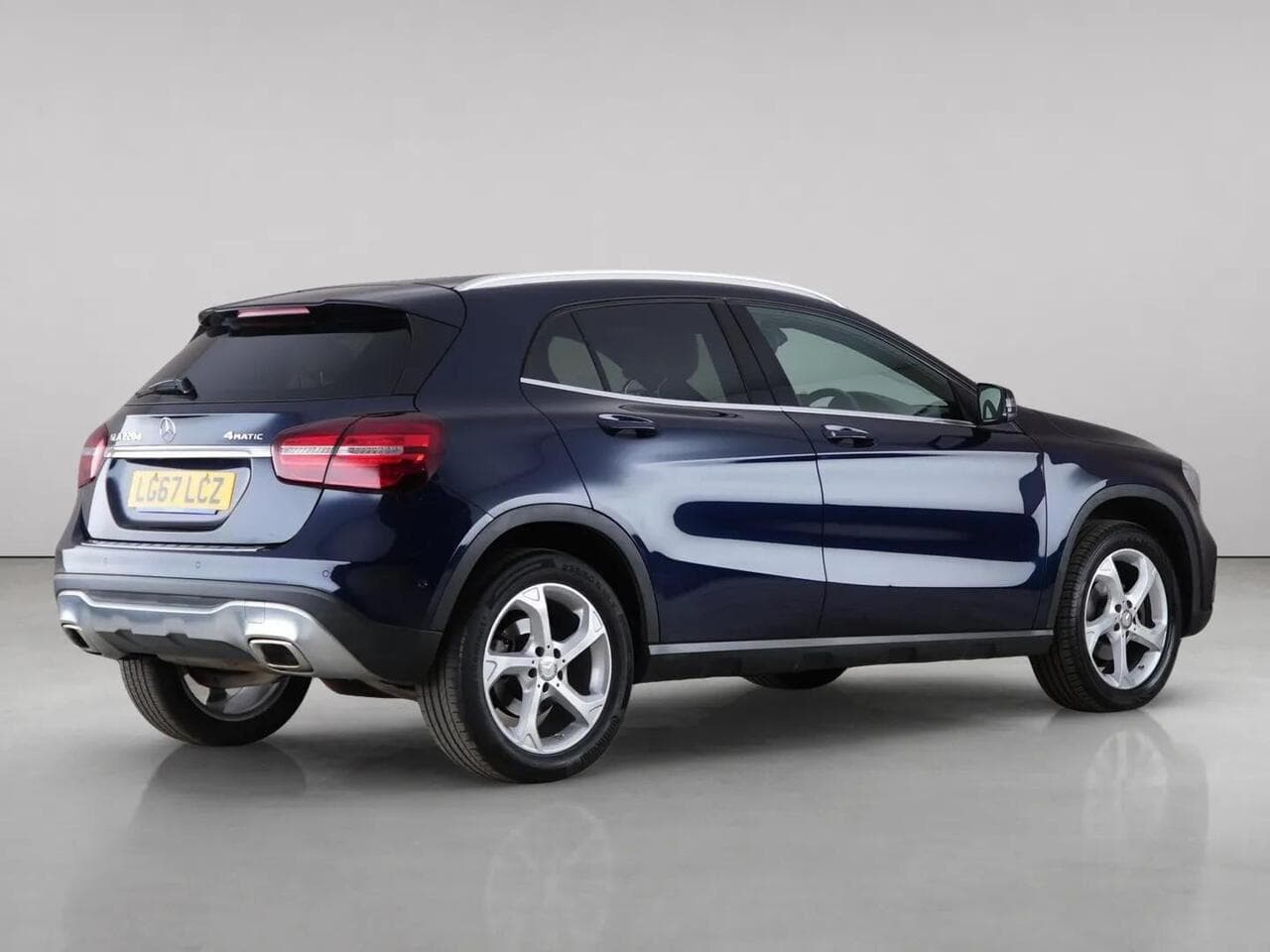 Mercedes-Benz GLA thumbnail Rear Right