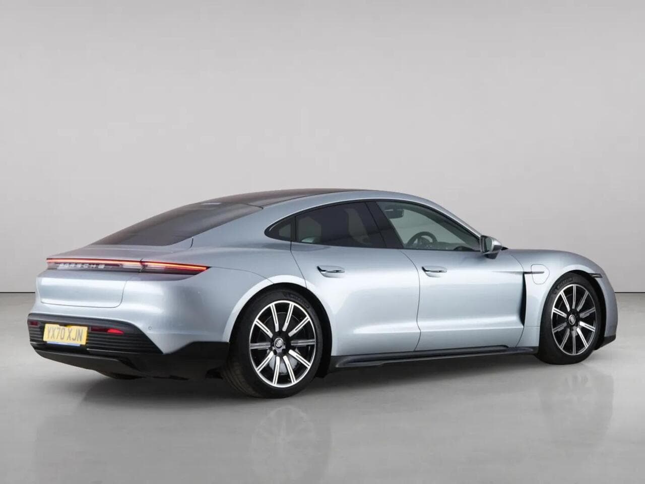 Porsche Taycan thumbnail Rear Right
