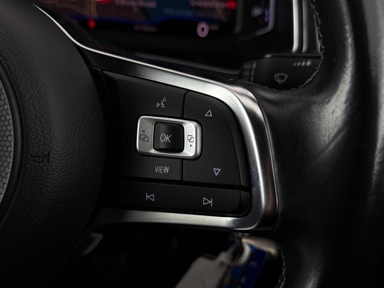 Volkswagen T-Roc thumbnail Misc Controls