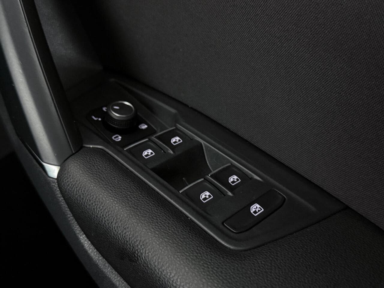 Volkswagen Tiguan thumbnail Misc Controls