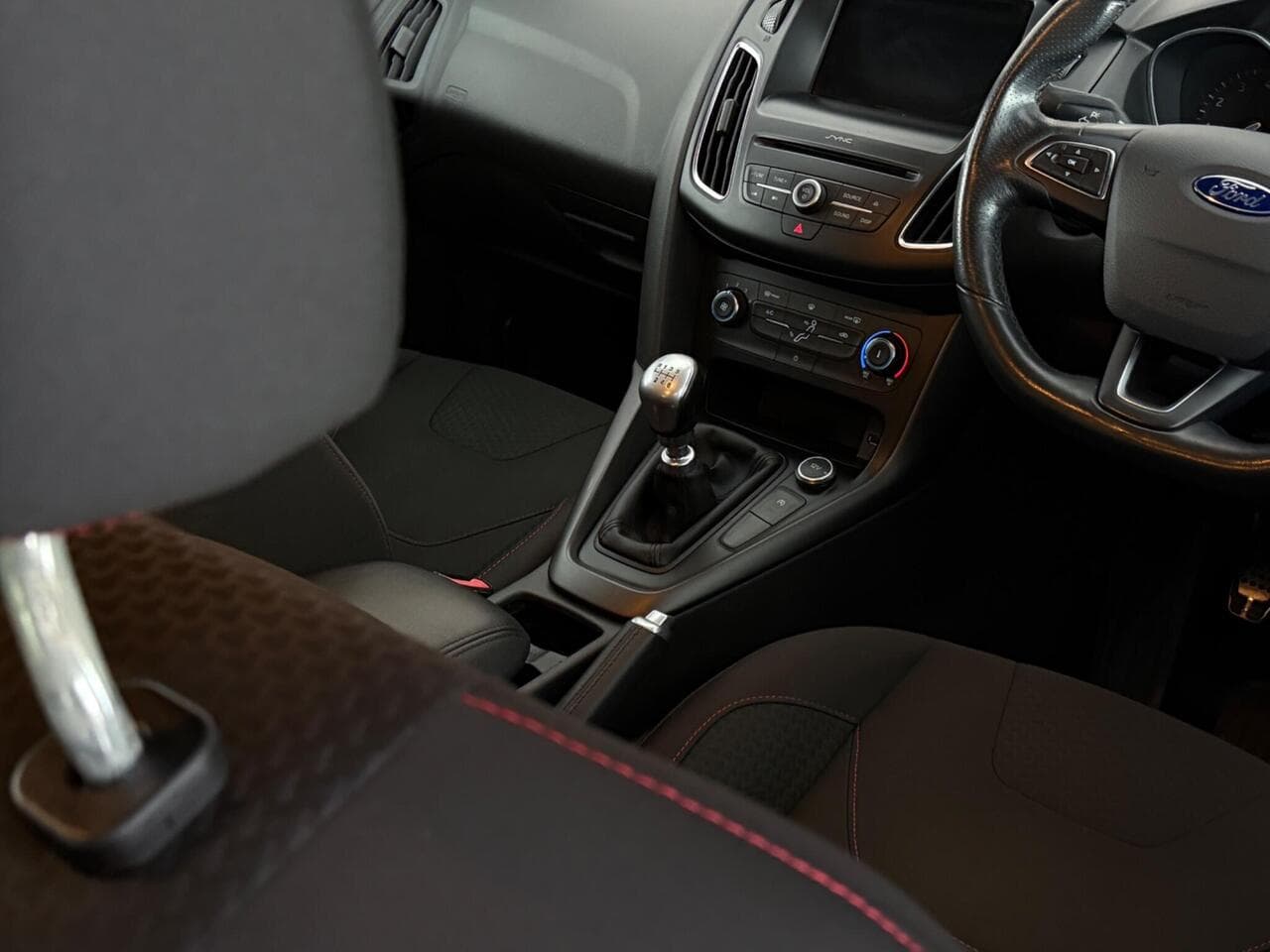 Ford Focus thumbnail Interior Front