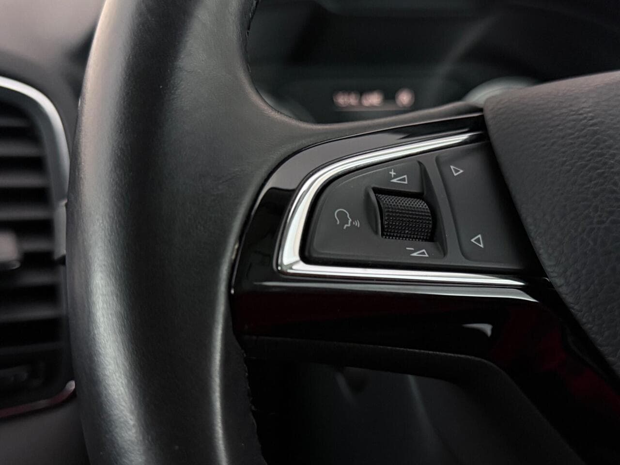 Skoda Karoq thumbnail Misc Controls