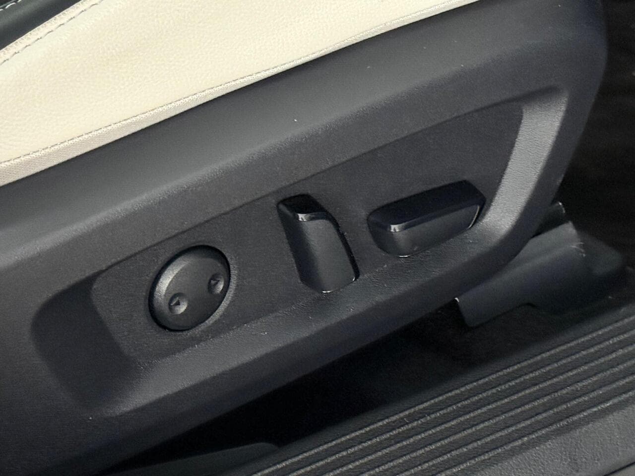 Nissan Qashqai thumbnail Misc Controls
