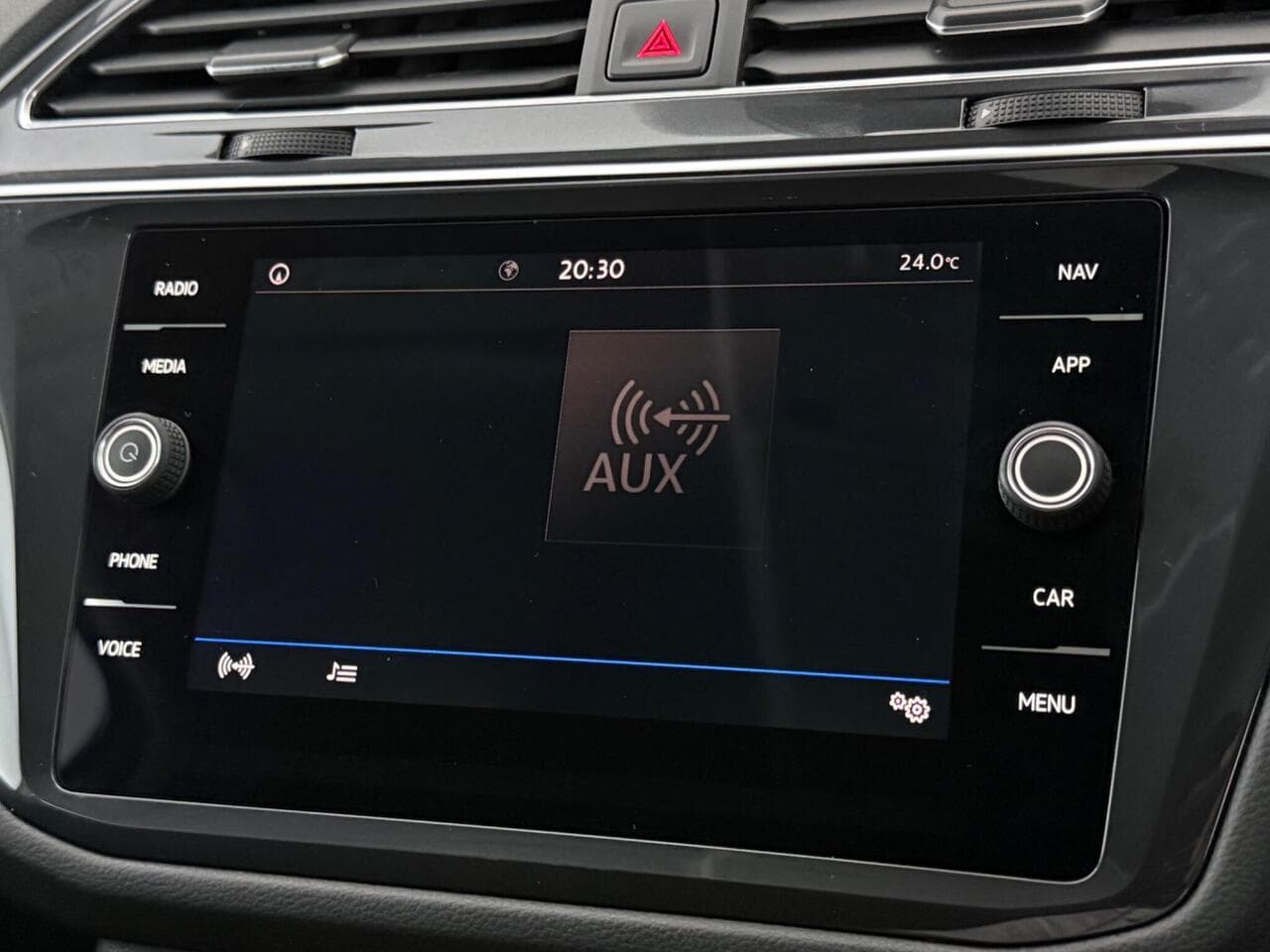 Volkswagen Tiguan Allspace thumbnail Infotainment System