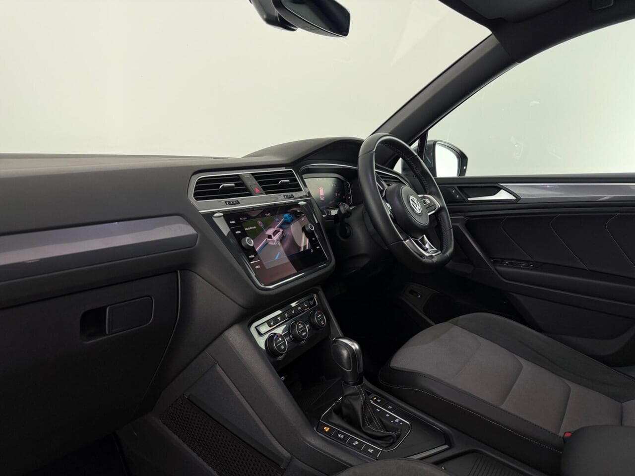 Volkswagen Tiguan Allspace thumbnail Interior Front