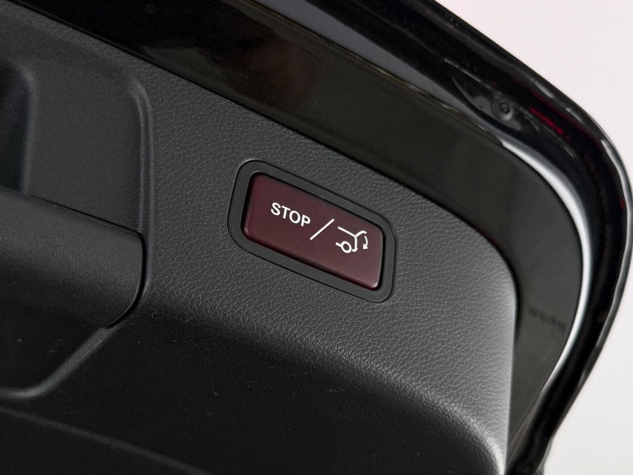 Mercedes-Benz GLA thumbnail Misc Controls