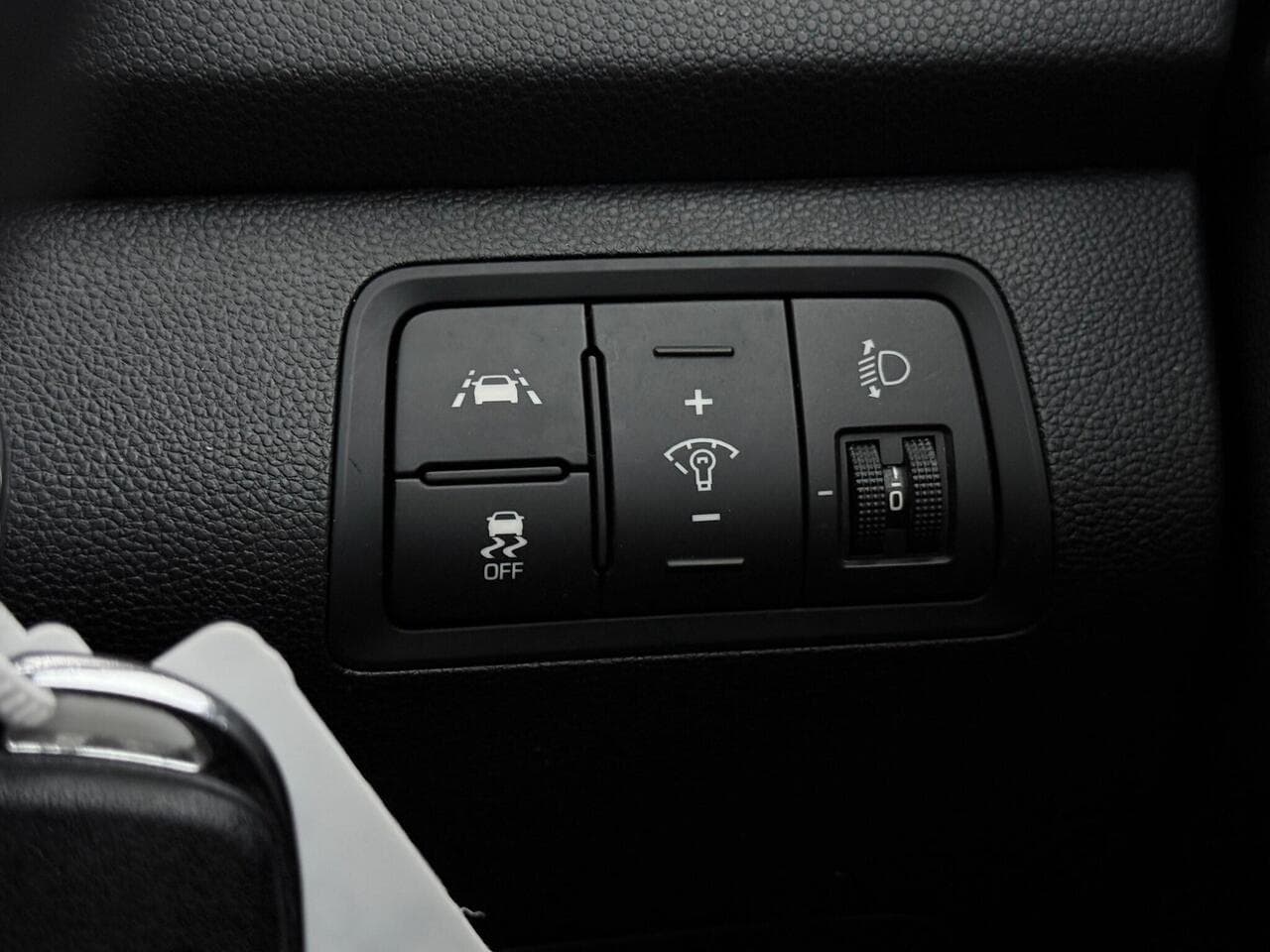 Hyundai i20 thumbnail Misc Controls