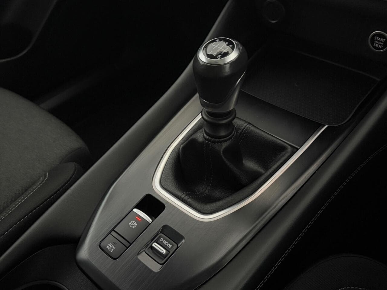 Nissan Qashqai thumbnail Interior Front