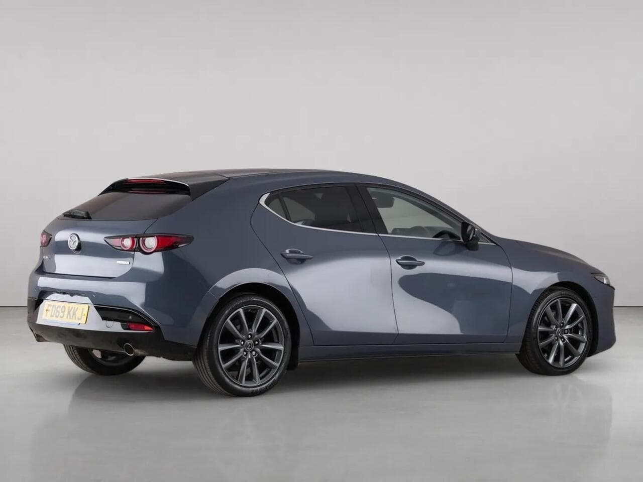 Mazda Mazda3 thumbnail Side Right