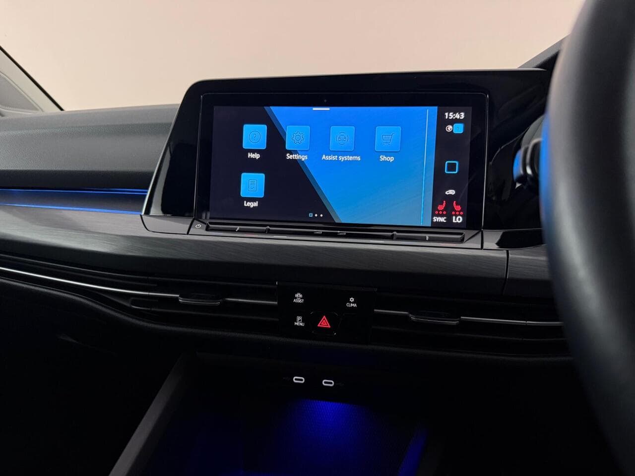 Volkswagen Golf thumbnail Infotainment System