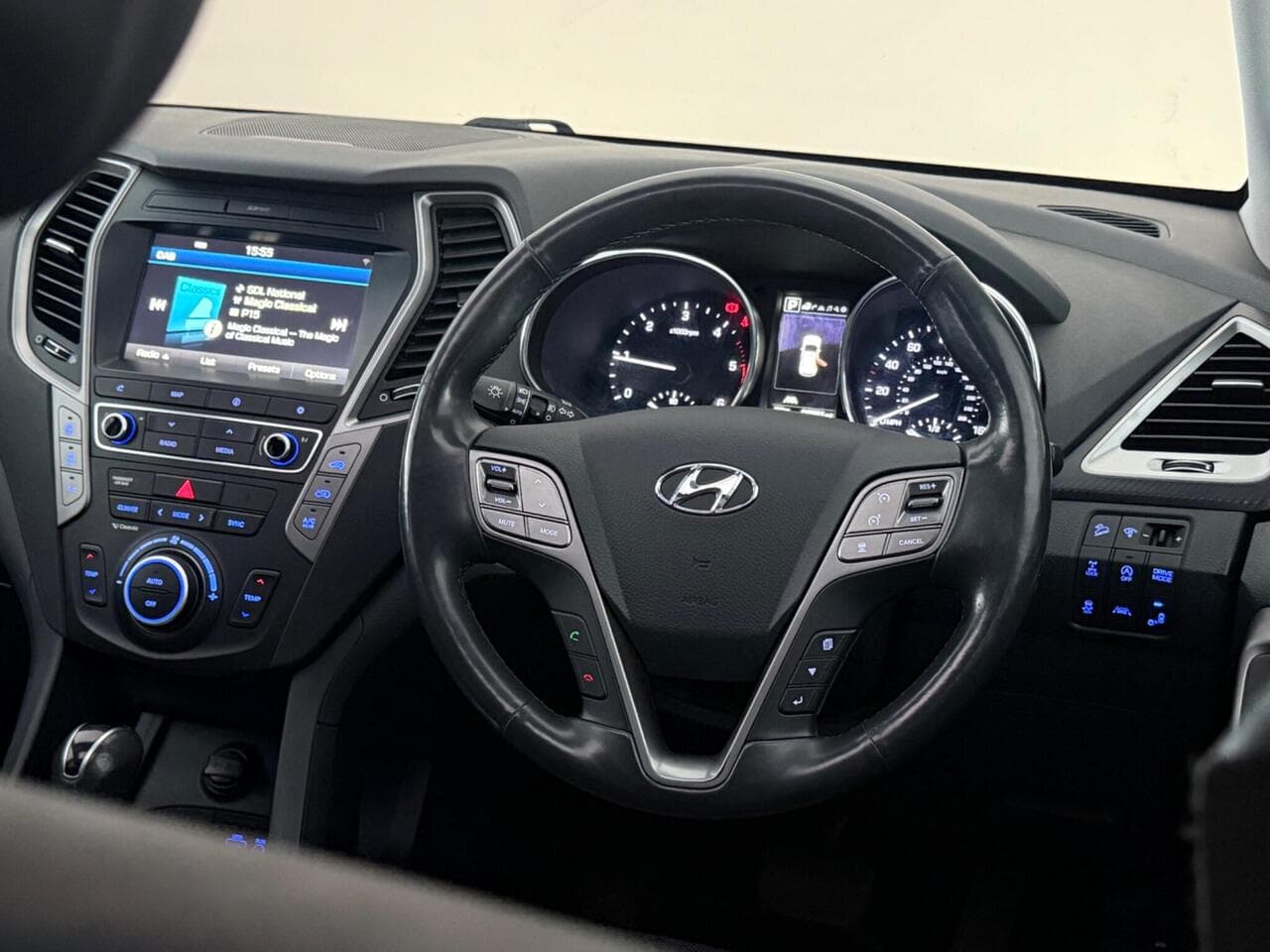 Hyundai Santa Fe thumbnail Steering Wheel