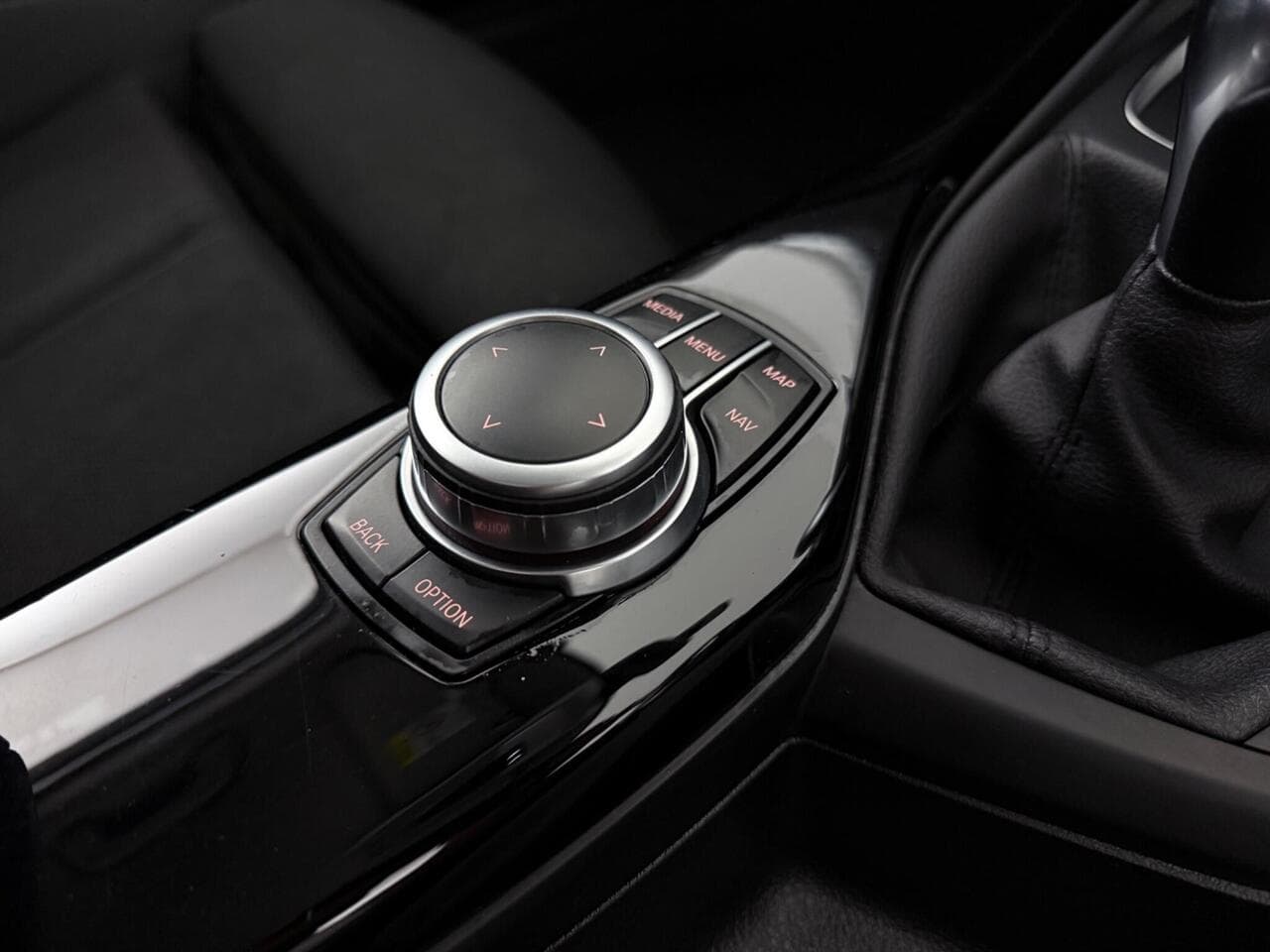 BMW 1 Series thumbnail Interior Front