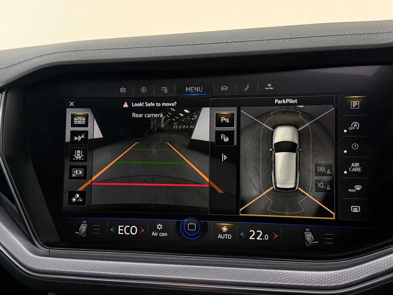 Volkswagen Touareg thumbnail Infotainment System