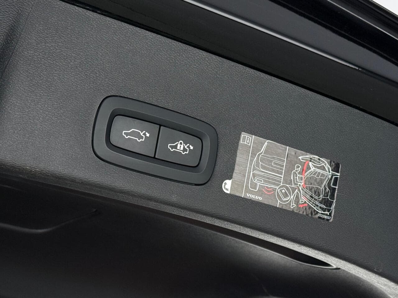 Volvo XC40 thumbnail Misc Controls