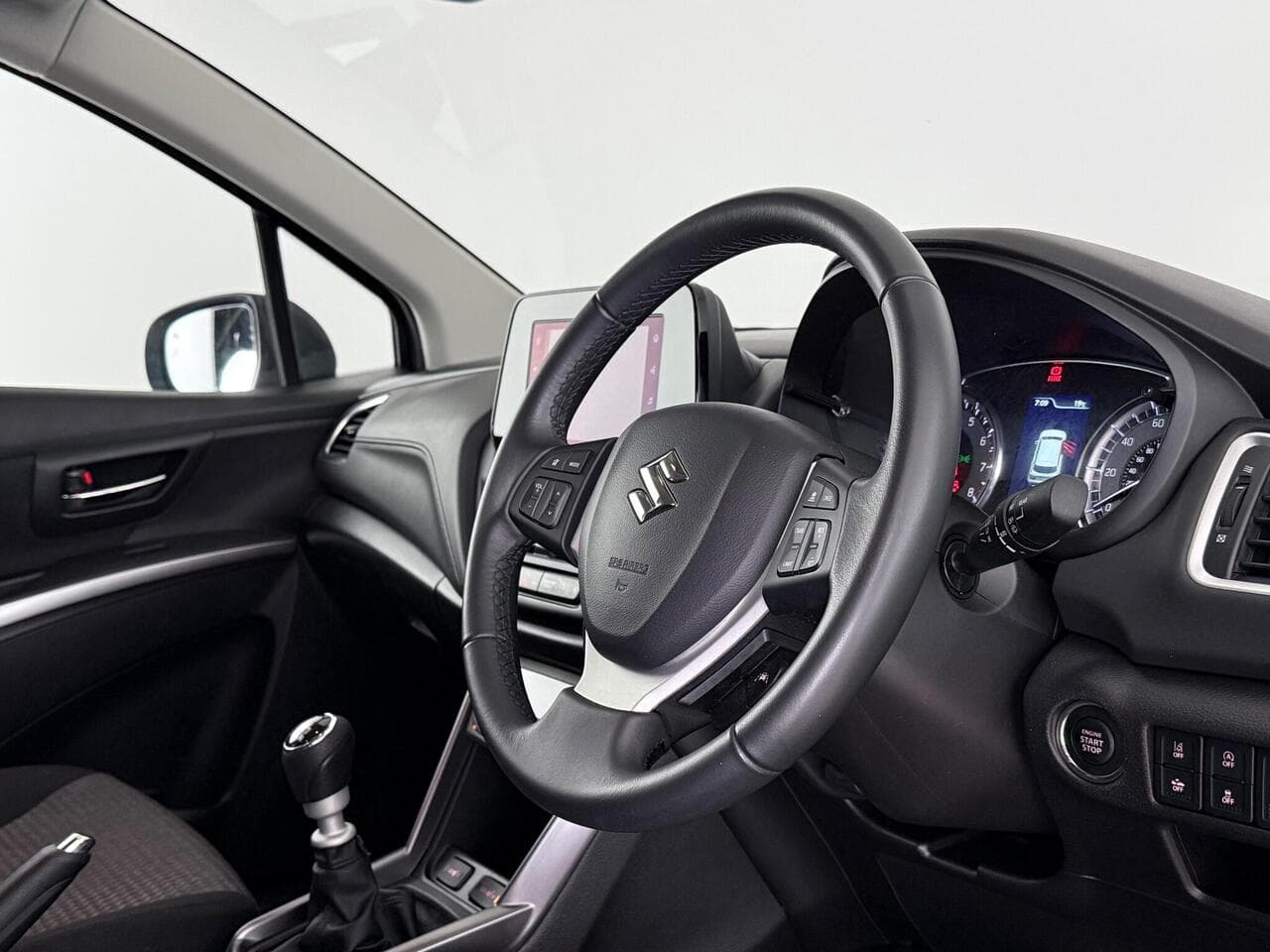Suzuki S-Cross thumbnail Interior Front