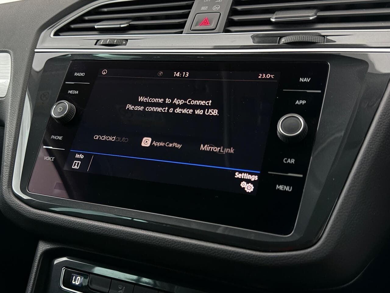 Volkswagen Tiguan thumbnail Infotainment System