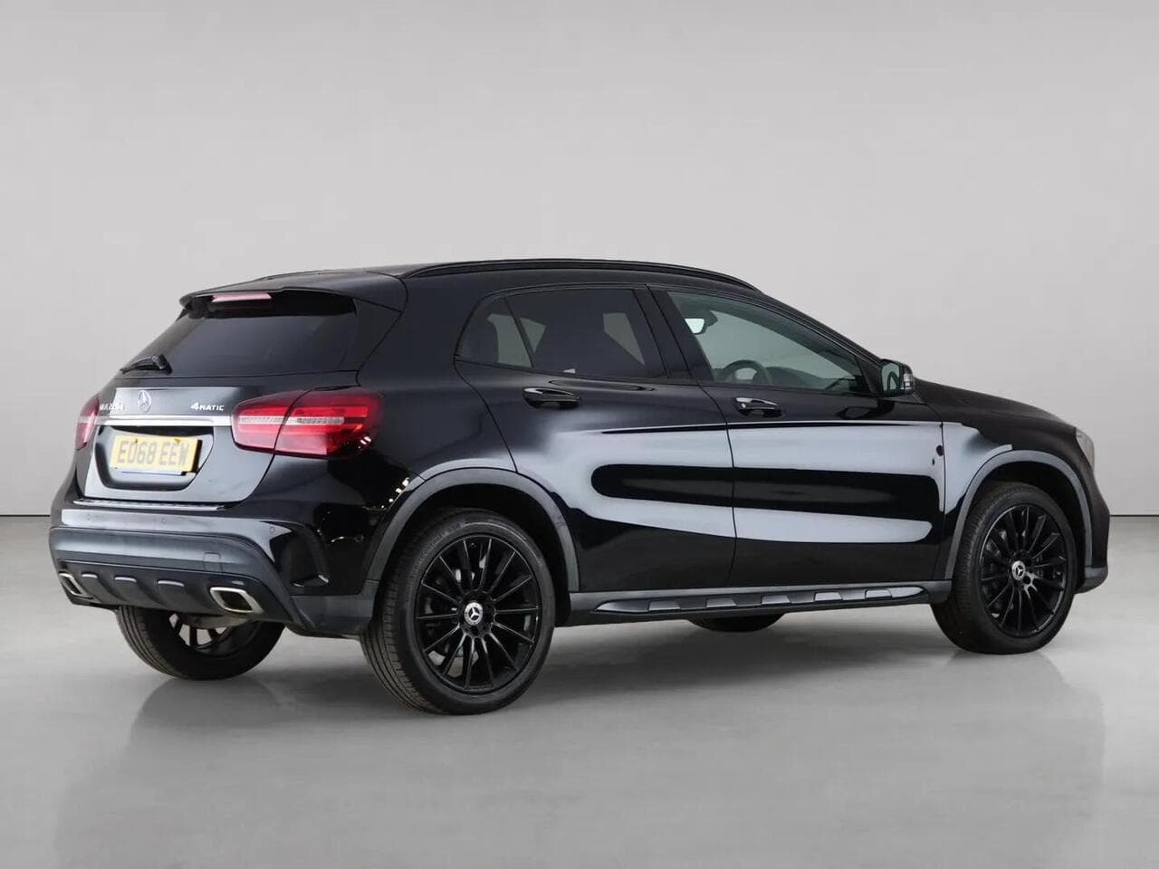 Mercedes-Benz GLA thumbnail Rear Right