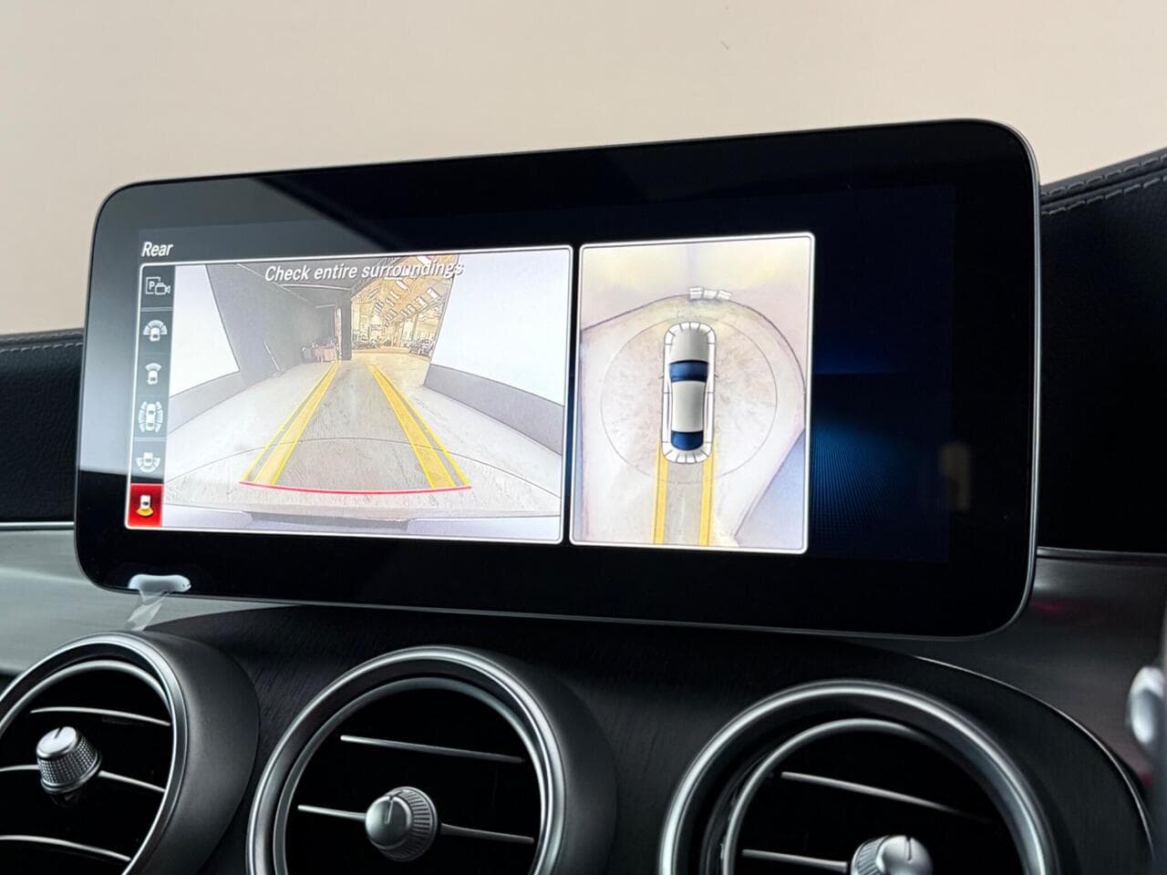 Mercedes-Benz C Class thumbnail Infotainment System