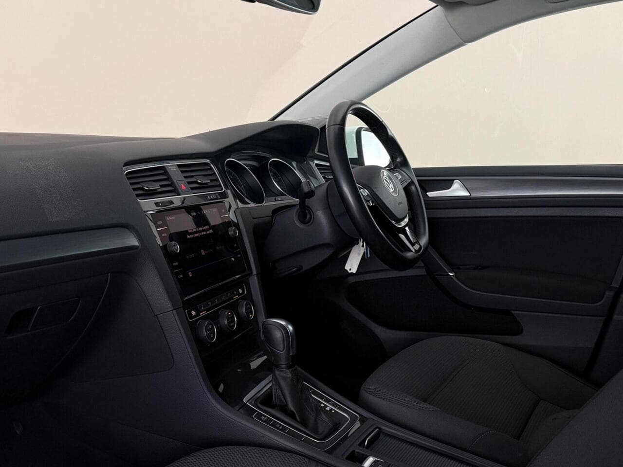 Volkswagen Golf thumbnail Interior Front
