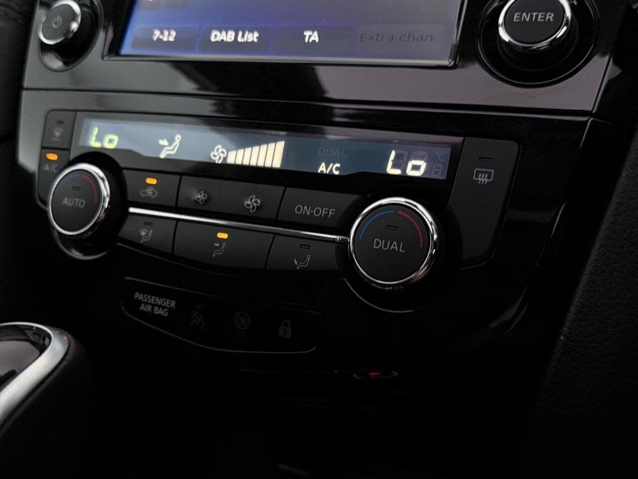 Nissan X-Trail thumbnail Infotainment System