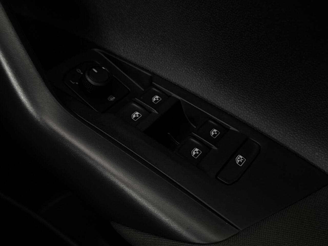 Volkswagen Polo thumbnail Misc Controls