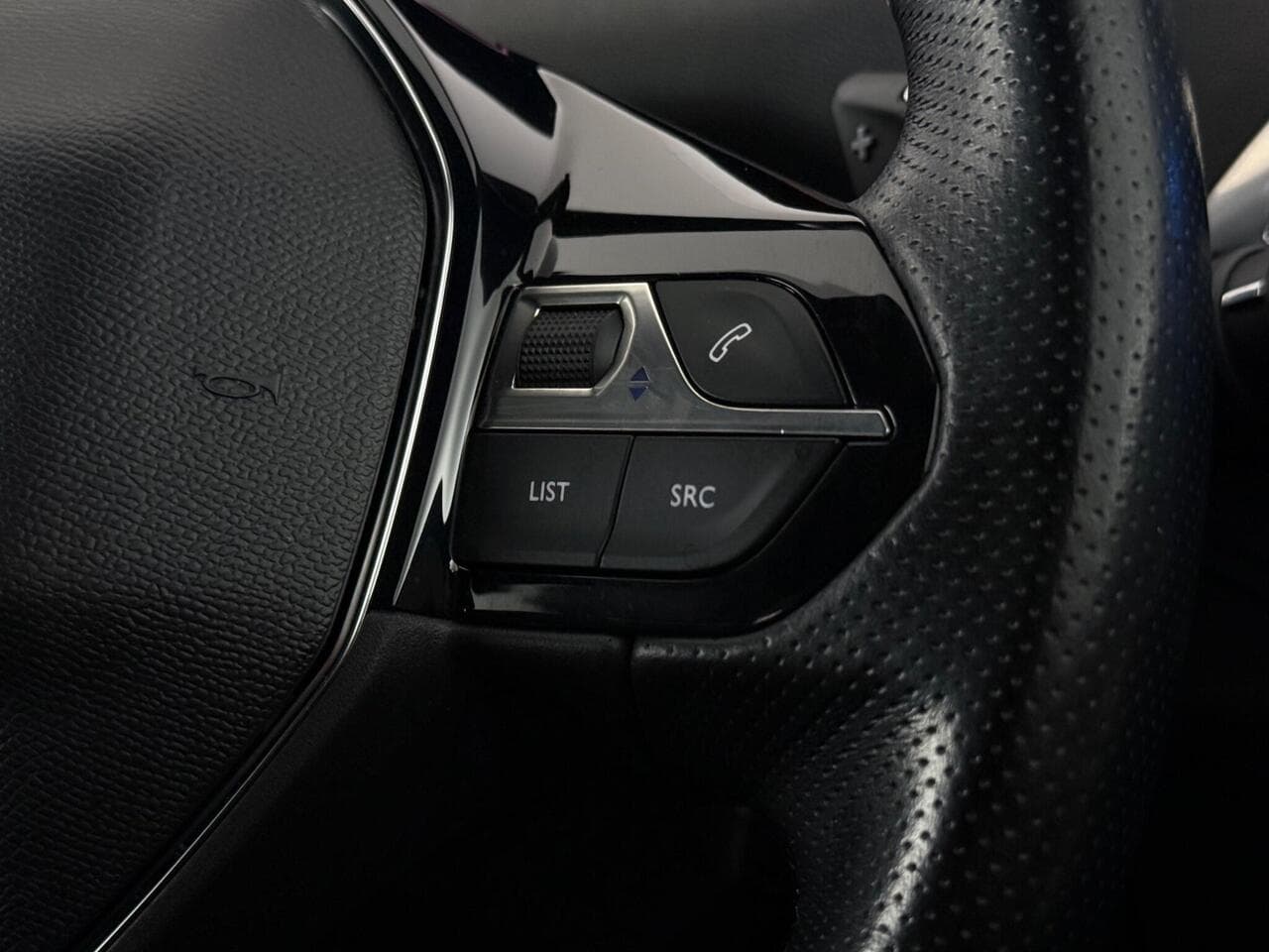 Peugeot 5008 thumbnail Misc Controls