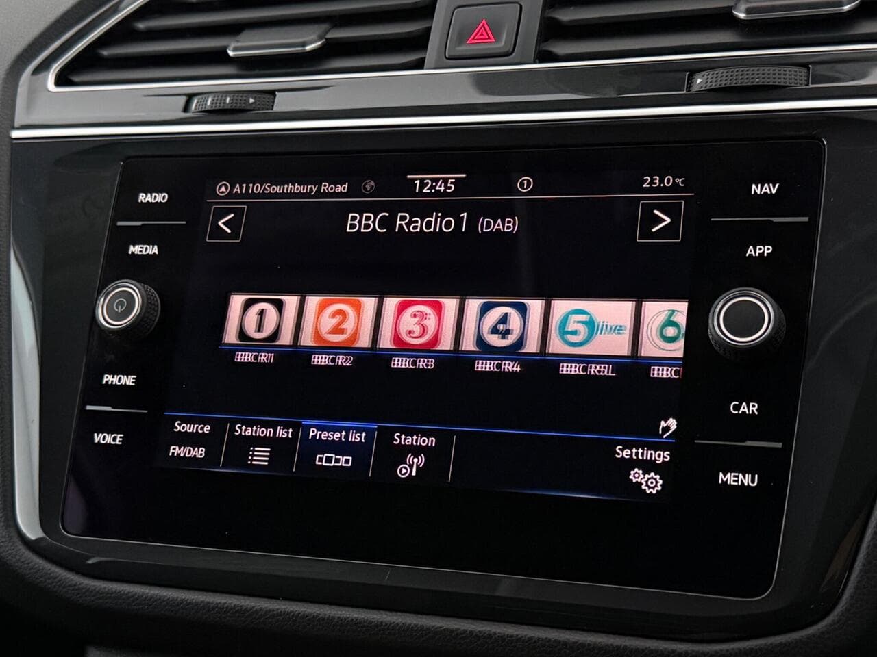Volkswagen Tiguan thumbnail Infotainment System