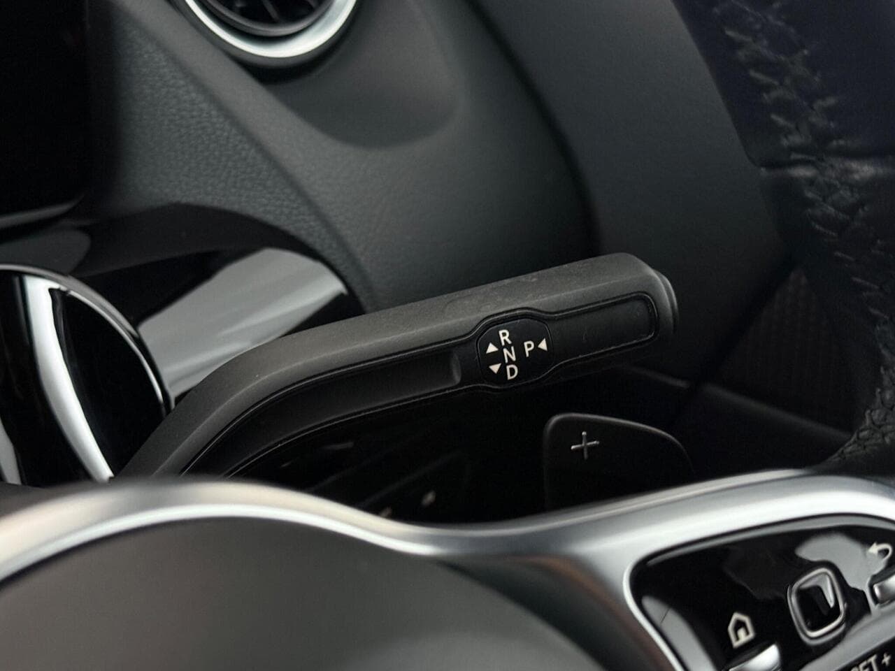 Mercedes-Benz GLA thumbnail Misc Controls