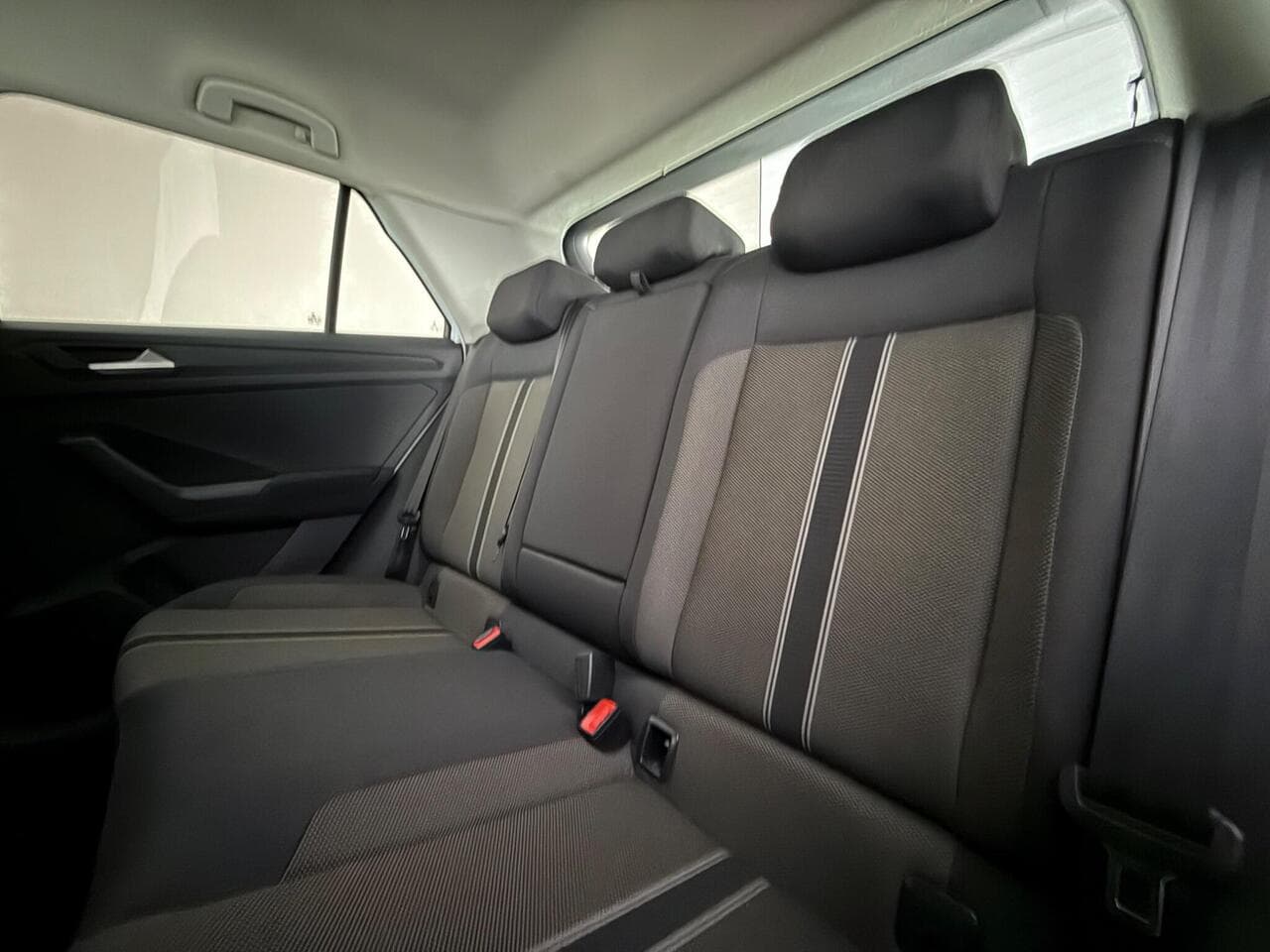Volkswagen T-Roc thumbnail Seats Rear