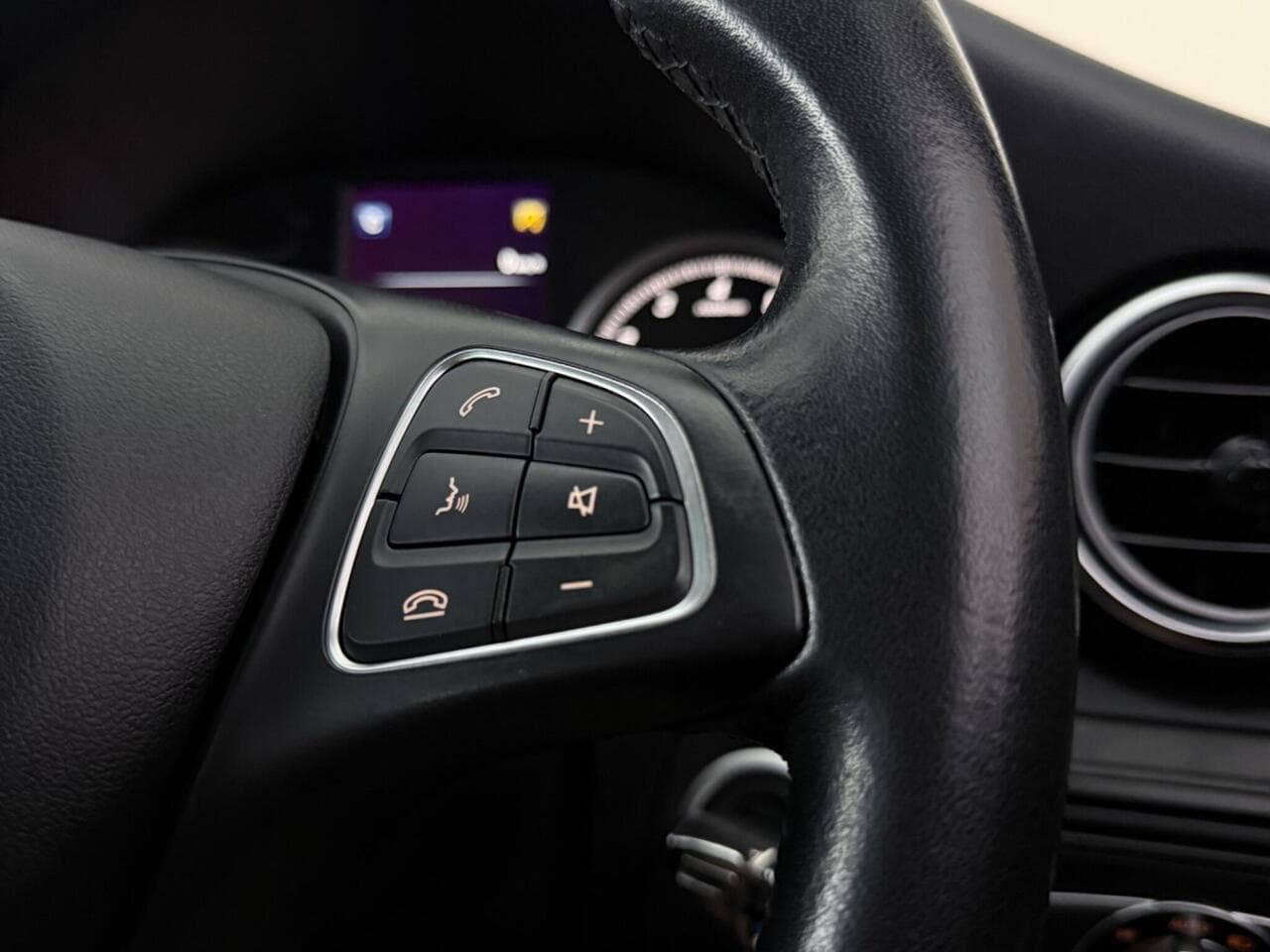 Mercedes-Benz C Class thumbnail Misc Controls