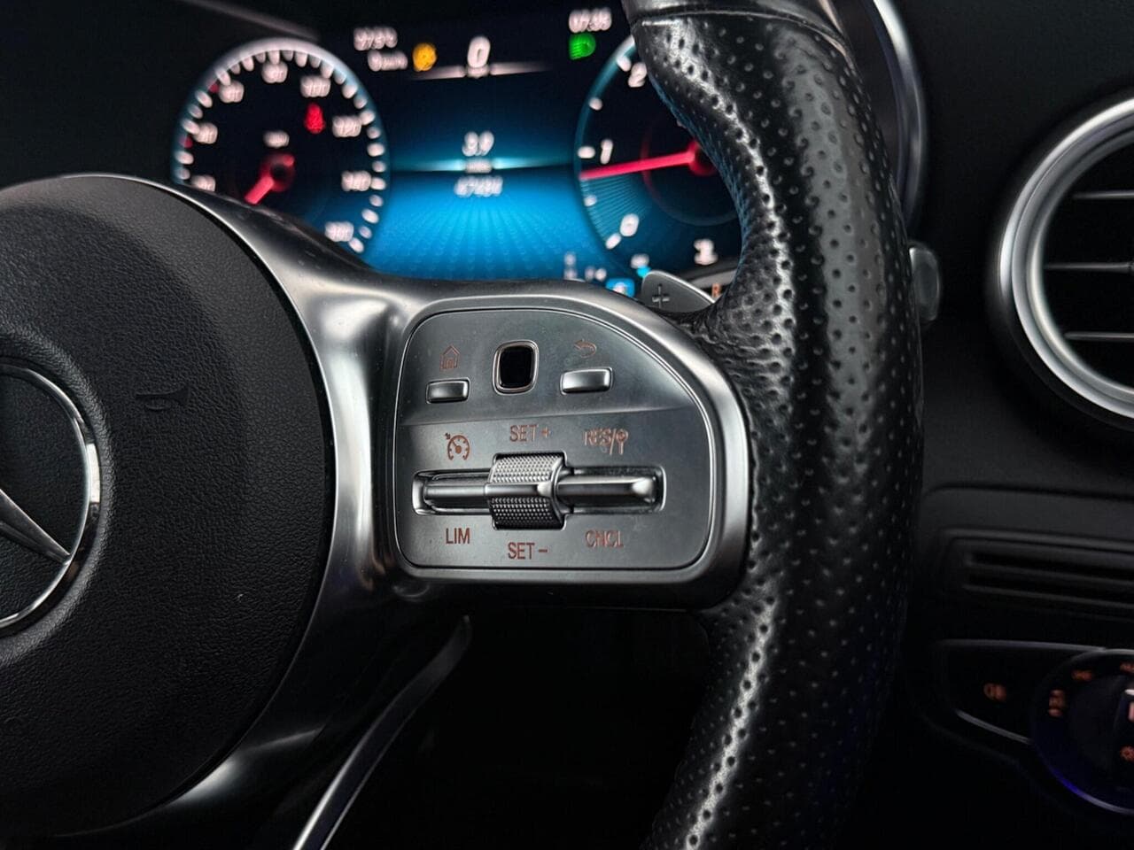 Mercedes-Benz GLC thumbnail Misc Controls