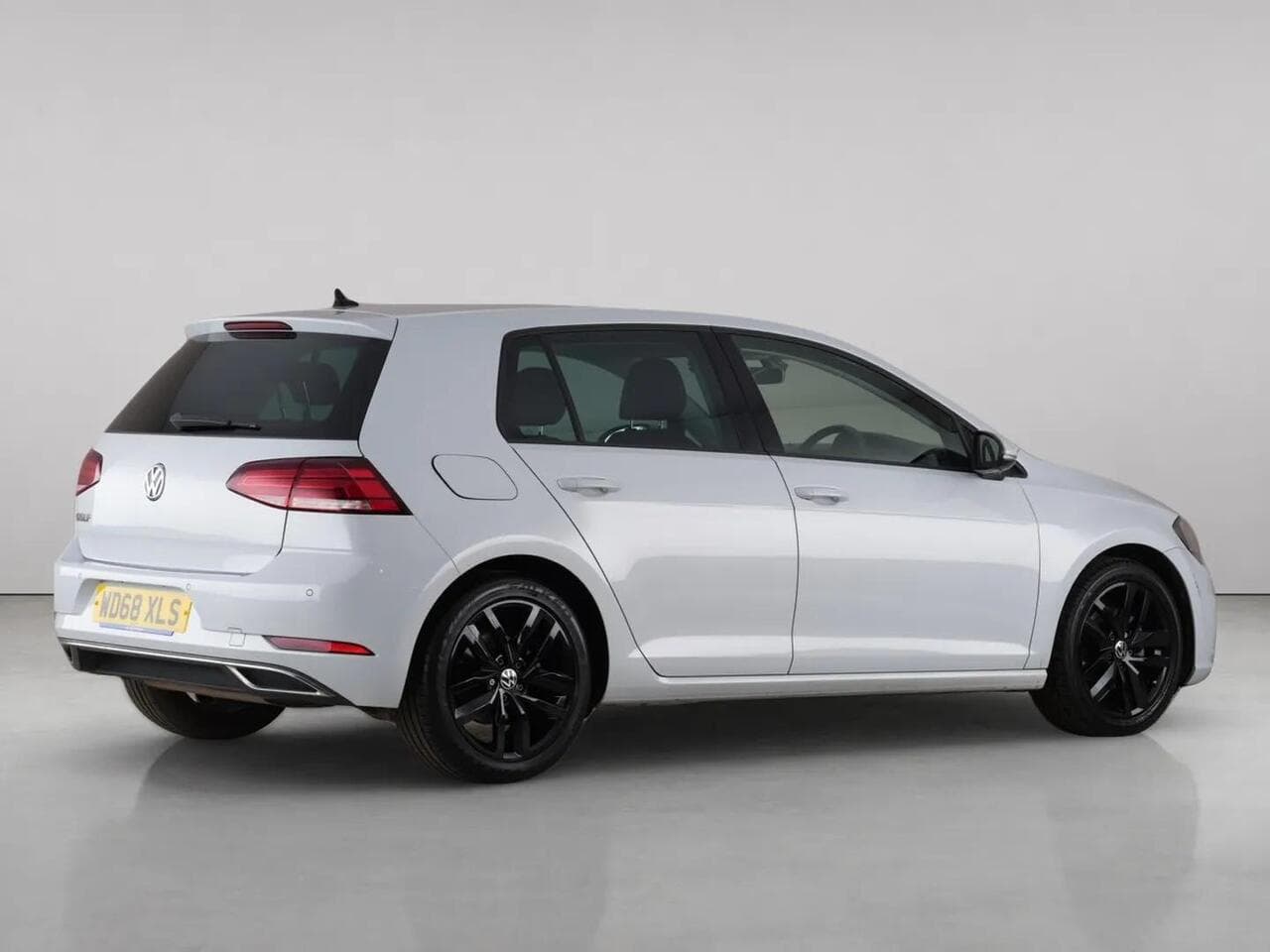 Volkswagen Golf thumbnail Rear Right