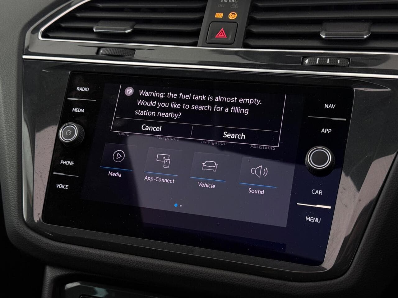 Volkswagen Tiguan thumbnail Infotainment System