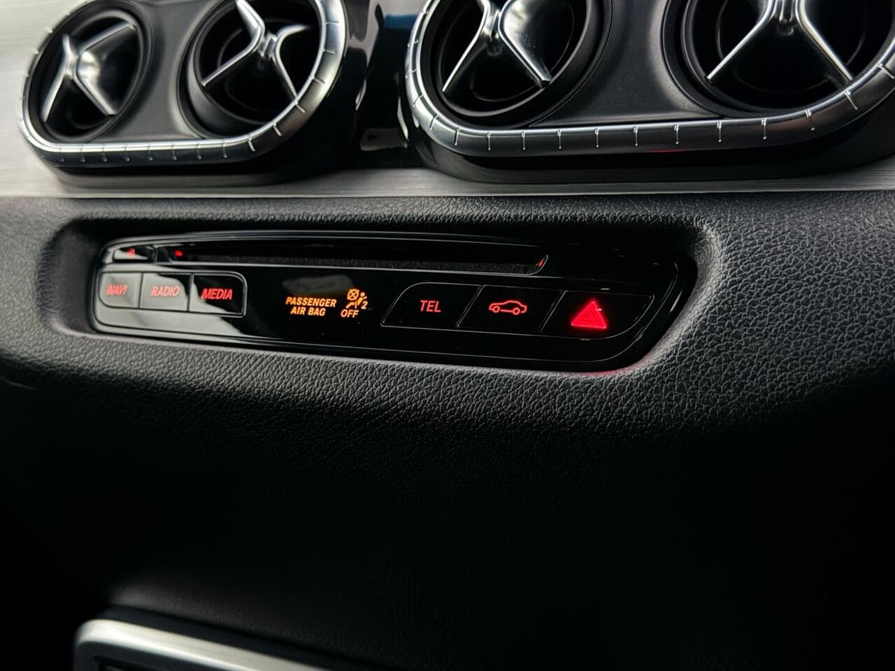 Mercedes-Benz X Class thumbnail Misc Controls