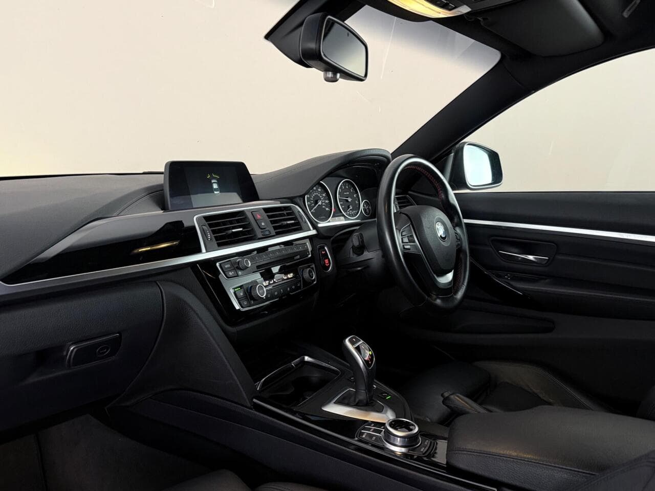 BMW 4 Series thumbnail Interior Front