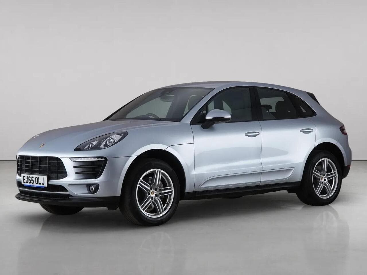 Porsche Macan thumbnail Front Left