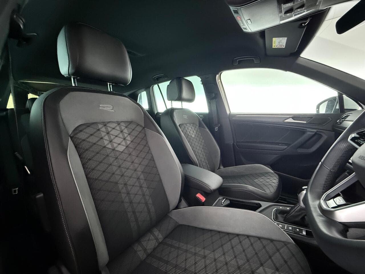 Volkswagen Tiguan thumbnail Seat Driver
